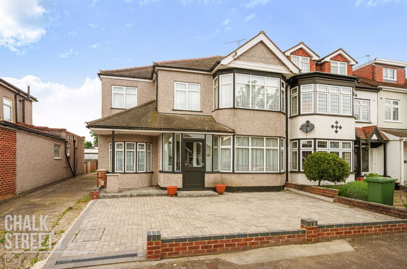 5 bed end terrace house for sale in Grosvenor Drive, Hornchurch RM11, £