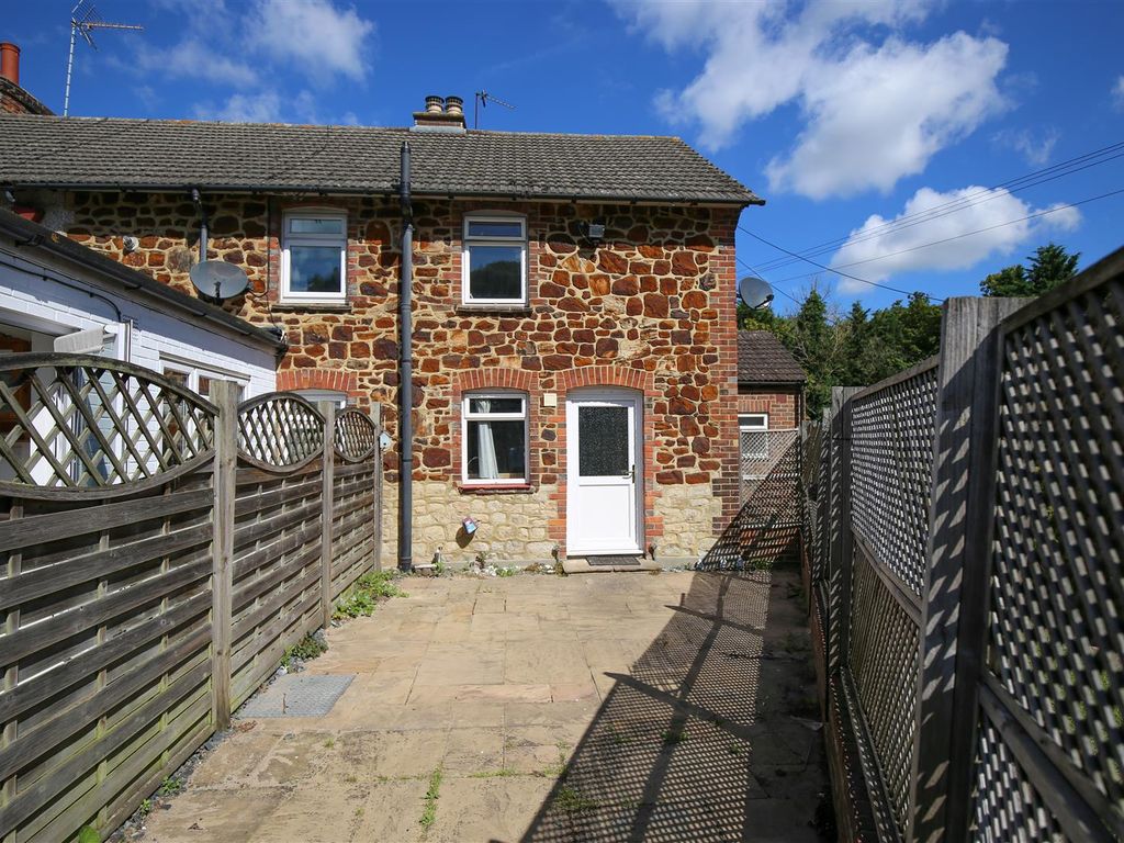 2 bed end terrace house for sale in Maidstone Road, Wrotham Heath