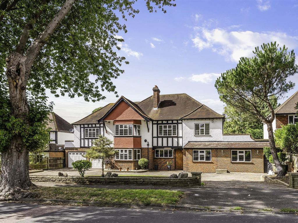 5 bed detached house to rent in Downs Side, Cheam, Sutton SM2, £6,995