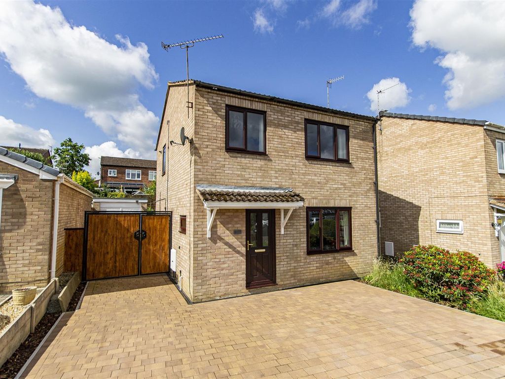 3 bed detached house for sale in Barton Crescent, Chesterfield S40 Zoopla