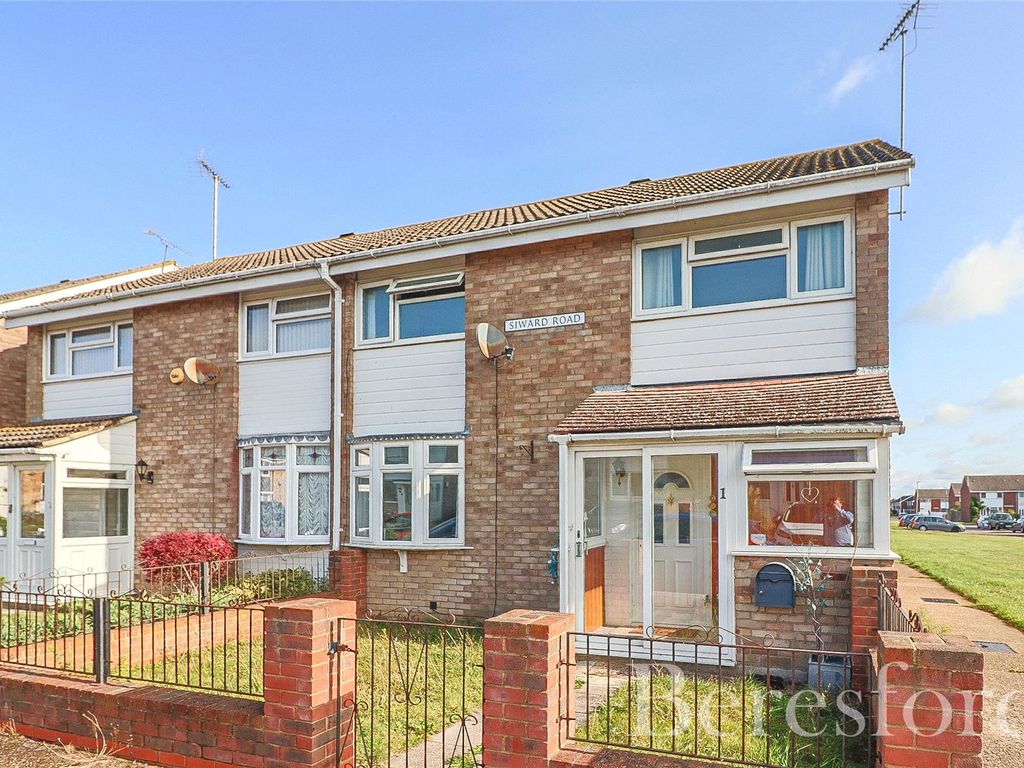 4 bed semidetached house for sale in Siward Road, Witham CM8, £325,000