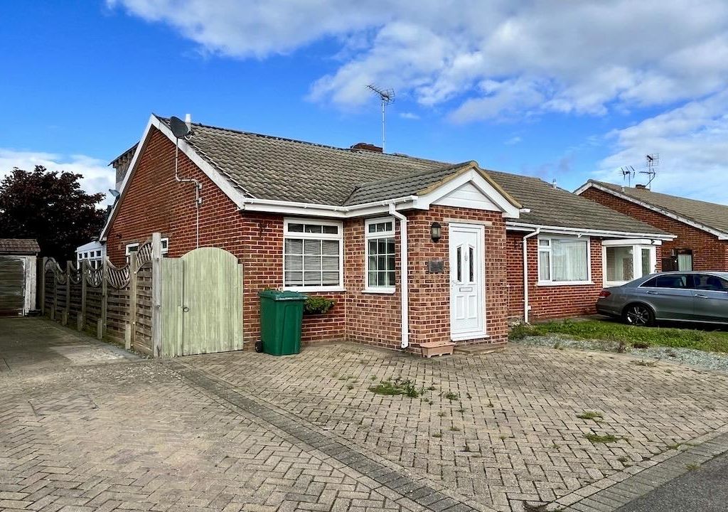 2 bed semidetached bungalow for sale in Ashurst Way, East Preston