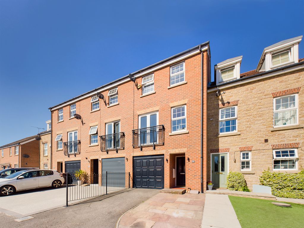 4 bed terraced house for sale in Barncroft Close, Ackworth, Pontefract