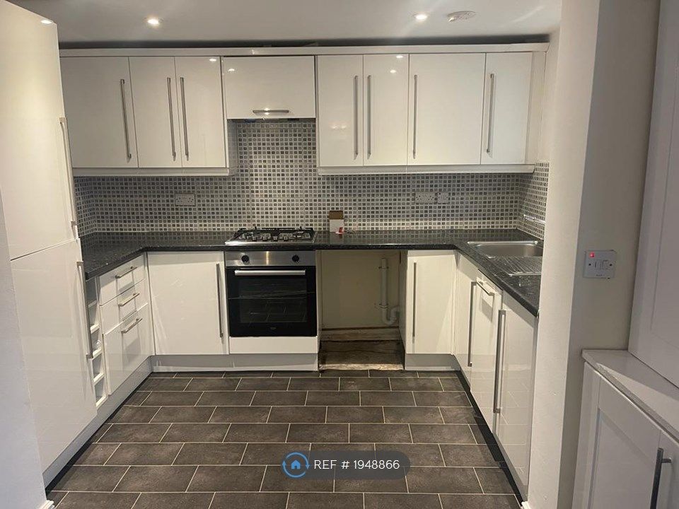 1 bed flat to rent in Rochdale Road, Rochdale OL16, £650 pcm Zoopla