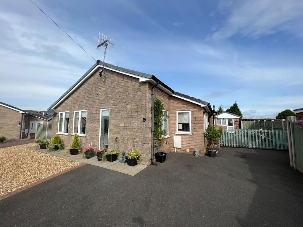 3 bed detached bungalow for sale in St. Philips Drive, Hasland, Chesterfield S41, £425,000 Zoopla