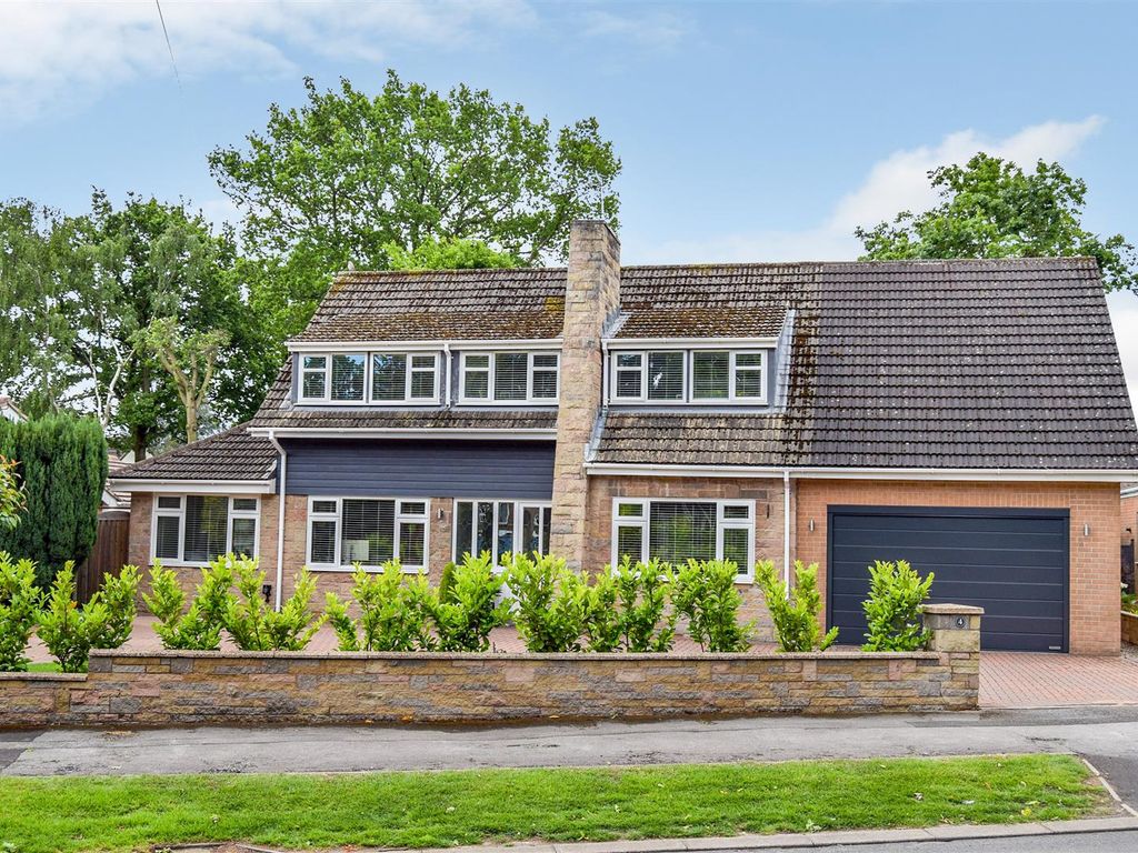 5 bed detached house for sale in Church Drive, Ravenshead, Nottingham