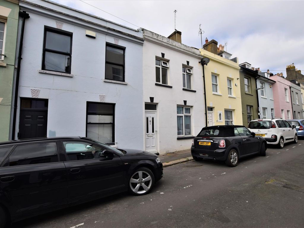 2 bed terraced house to rent in Alfred Street, St. LeonardsOnSea TN38