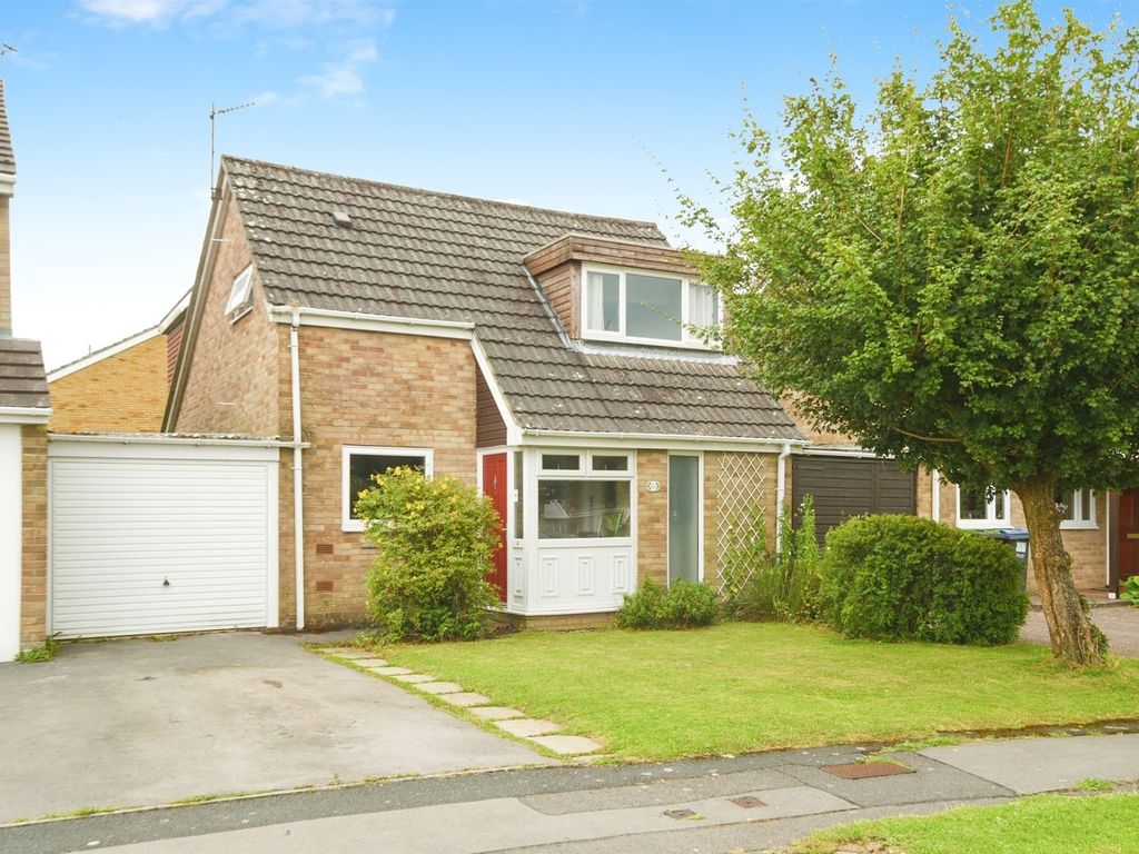 4 bed link detached house for sale in Laburnum Drive, Royal Wootton