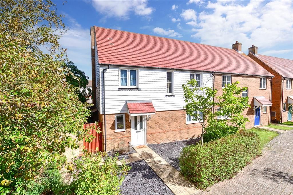 4 bed semidetached house for sale in Rutledge Avenue, Ashford, Kent