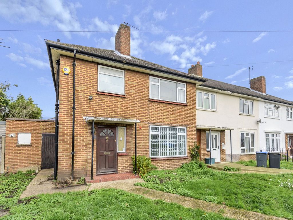 3 bed detached house to rent in Fairmead Close, New Malden KT3 Zoopla