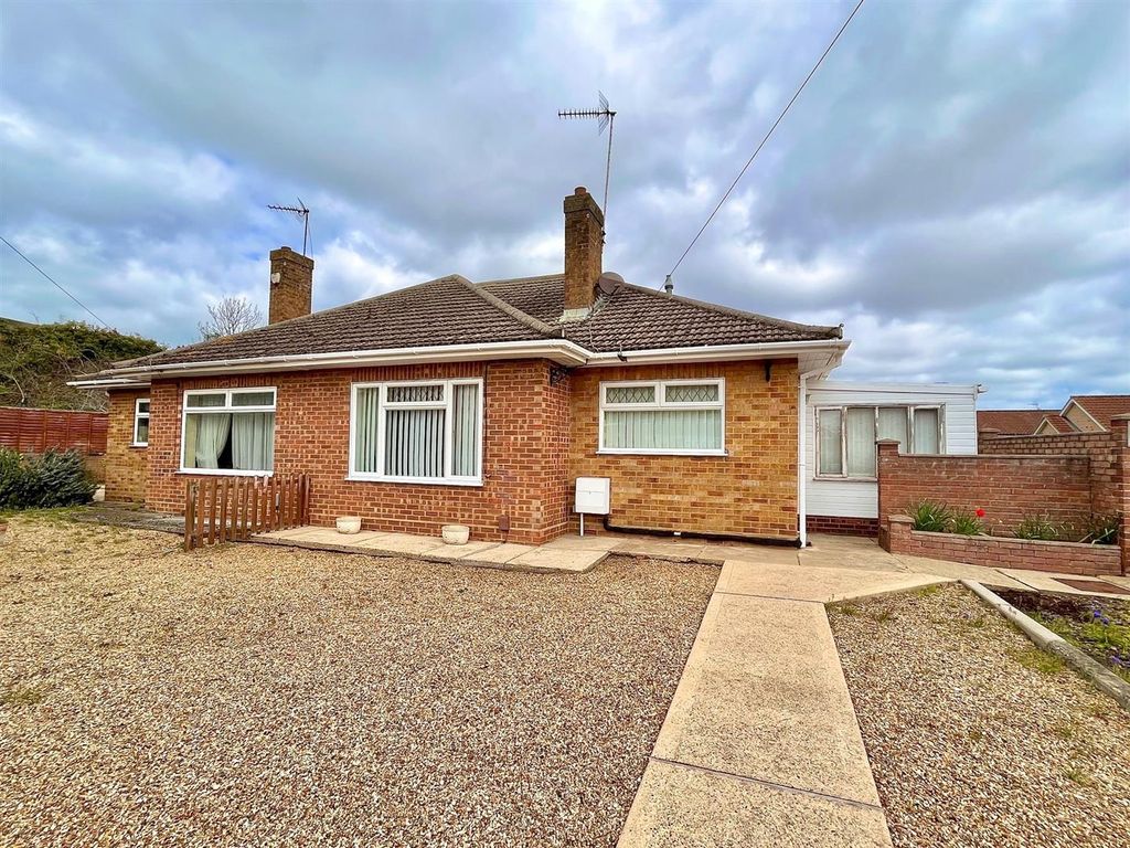 2 bed semidetached bungalow for sale in Burgh Road, Gorleston, Great