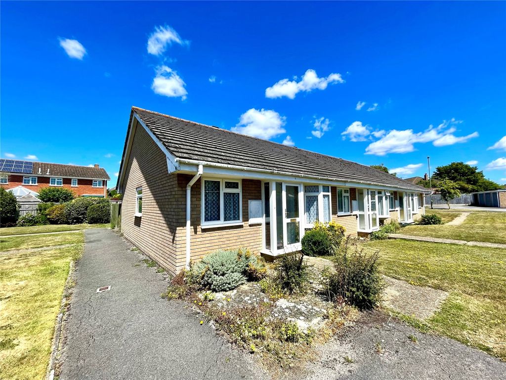 2 bed bungalow for sale in Chequers Close, Pennington, Lymington SO41