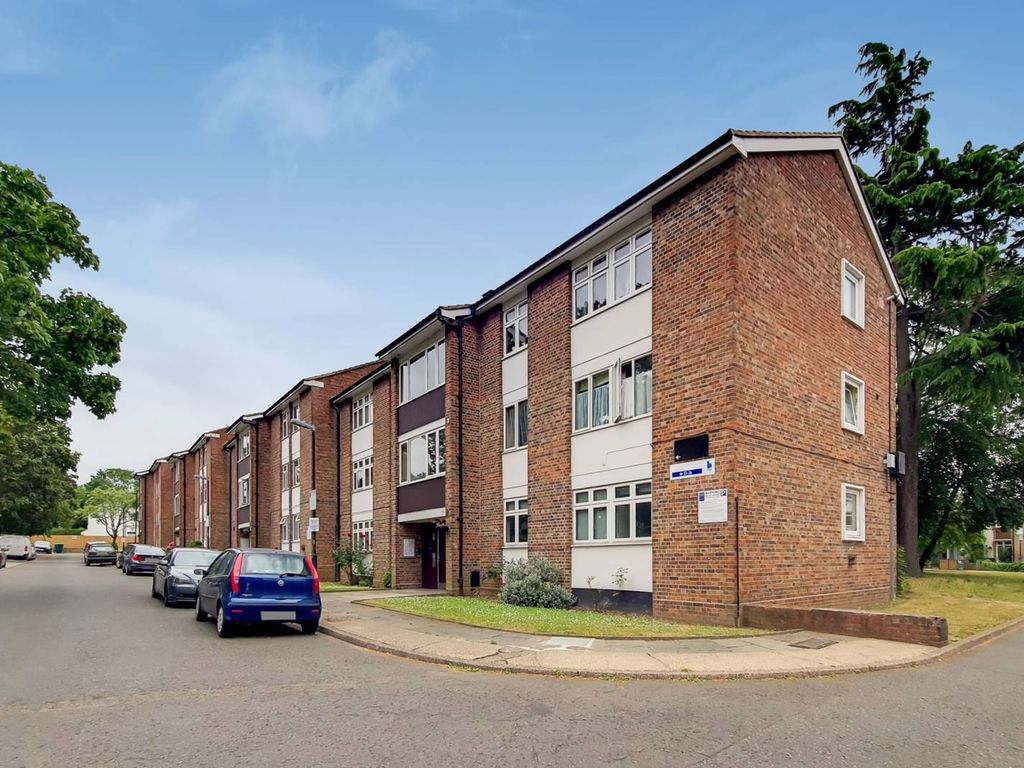 Scrutton Close, Balham, London SW12  