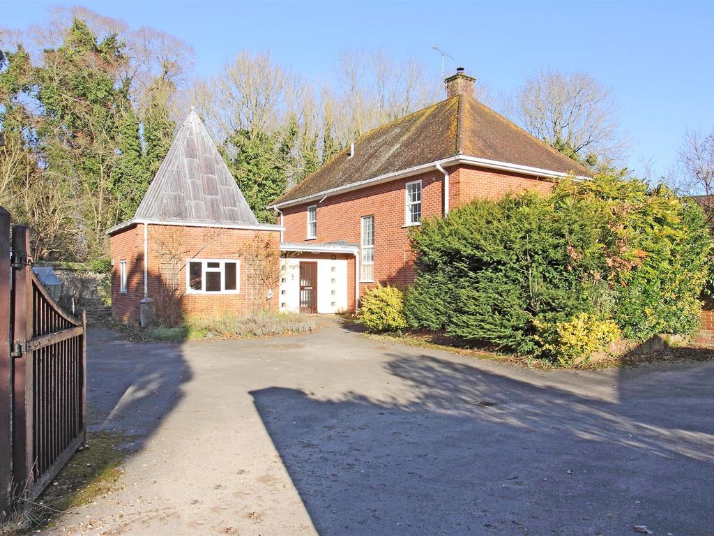 4 bed detached house to rent in Church Street, Amesbury, Salisbury SP4, £1,850 pcm Zoopla