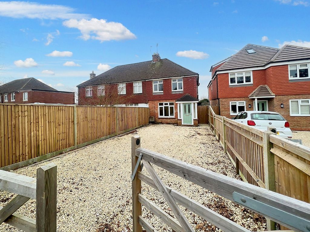 2 bed detached house for sale in Merlin Road, Four Marks, Alton