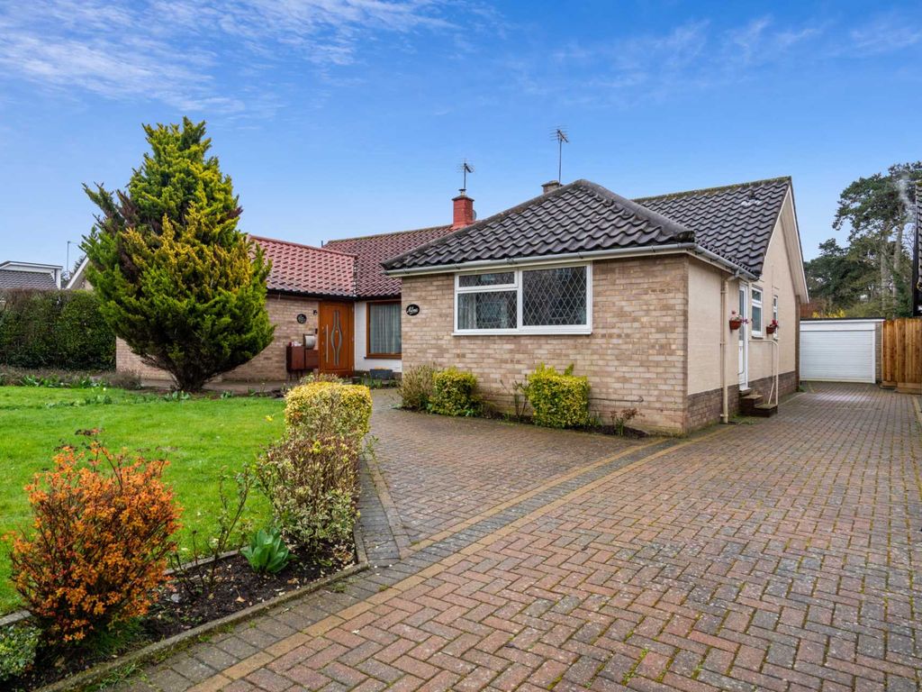 2 bed semidetached bungalow for sale in The Mead, Carpenders Park WD19