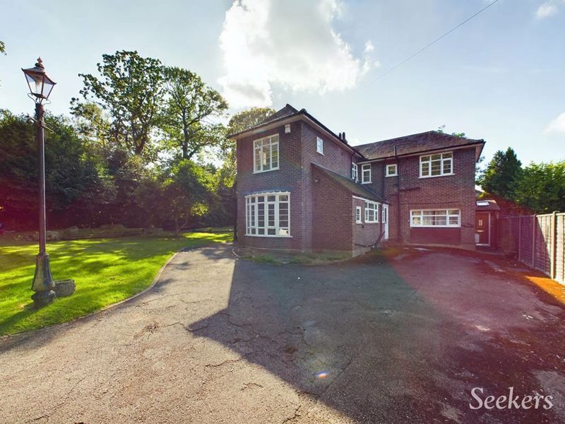 4 bed detached house to rent in Walderslade Road, Chatham ME4, £2,500