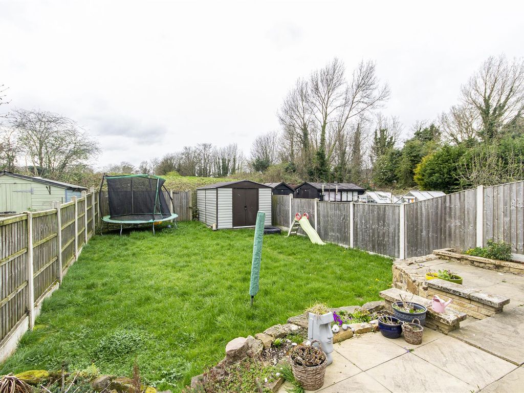 3 bed semidetached house for sale in Walton Road, Walton, Chesterfield