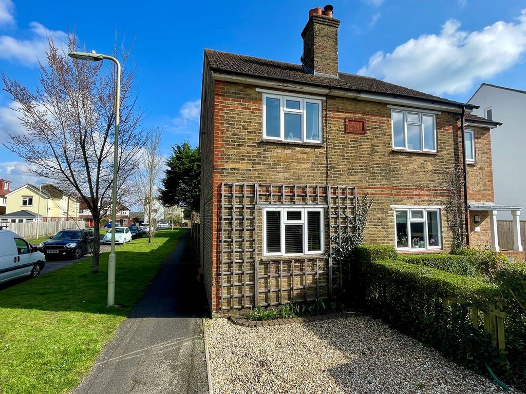 2 bed semidetached house for sale in Windsor Road, Farnborough GU14, £