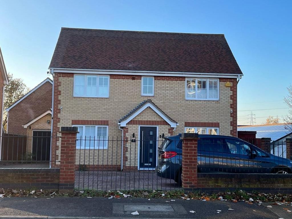 4 bed detached house for sale in Grifon Road, Grays, Essex RM16, £