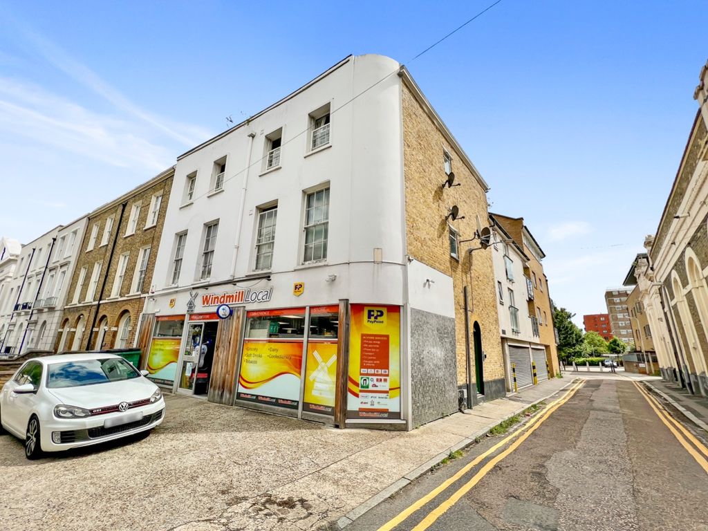 1 bed flat for sale in South Street, Gravesend, Kent DA12, £140,000