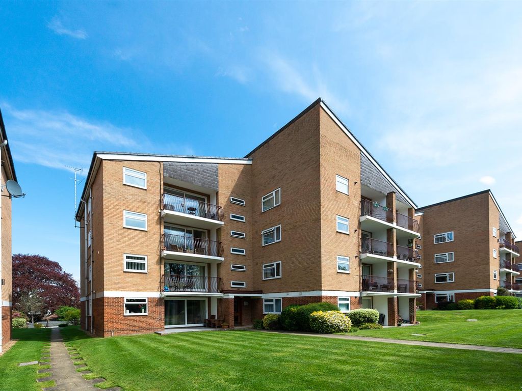 2 bed flat for sale in The Knoll, Beckenham BR3, £500,000 Zoopla