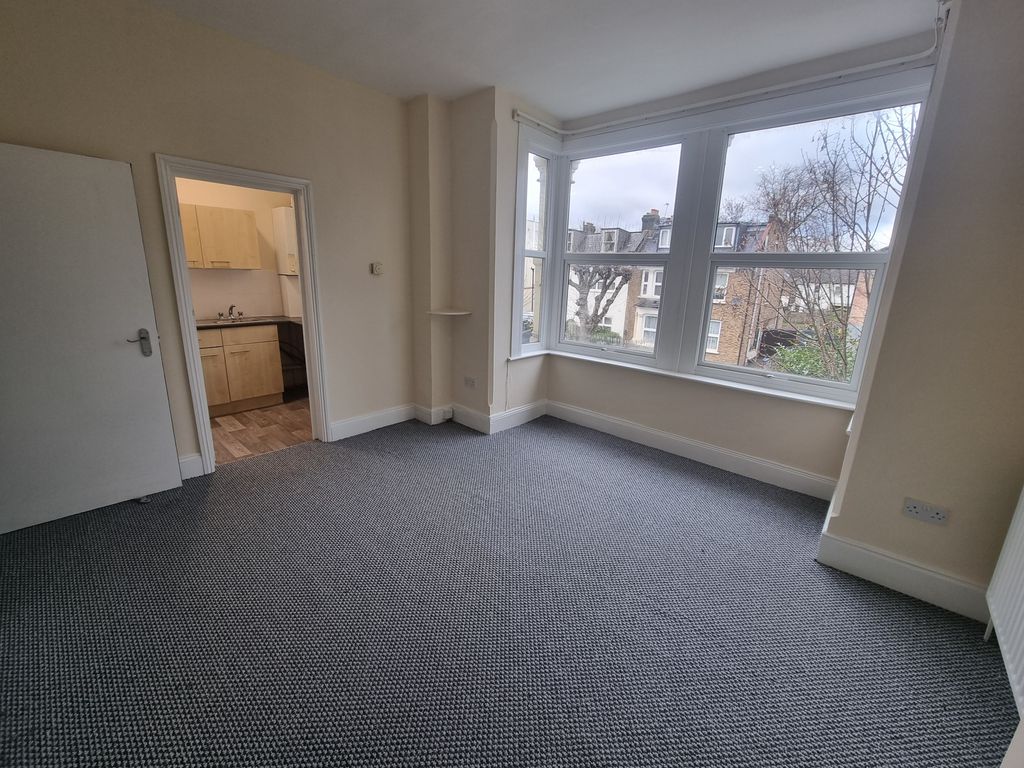 1 bed flat to rent in Greenhill Park, Harlesden, London NW10, £1,395