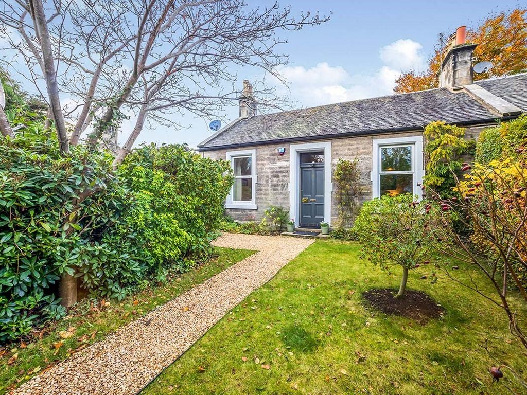 3 bed semidetached house for sale in Inveravon Road, Loanhead