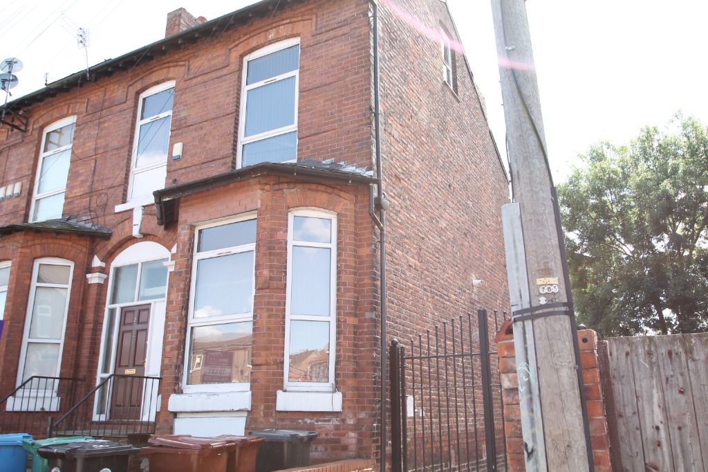 3 bed semidetached house to rent in Pine Grove, Fallowfield