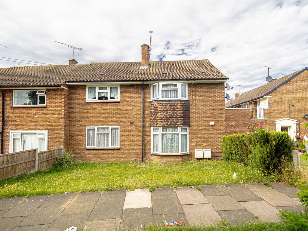 2 bed flat for sale in Cheddar Avenue, WestcliffOnSea SS0 Zoopla