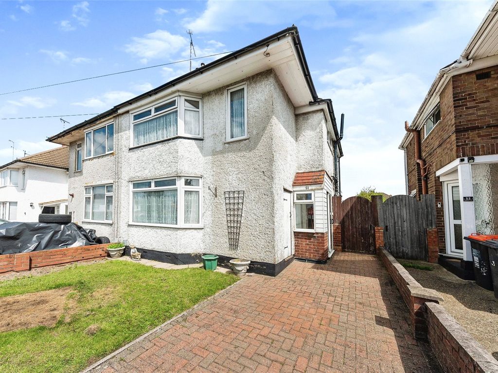 3 bed semidetached house for sale in Ridgeway Drive, Dunstable LU5, £