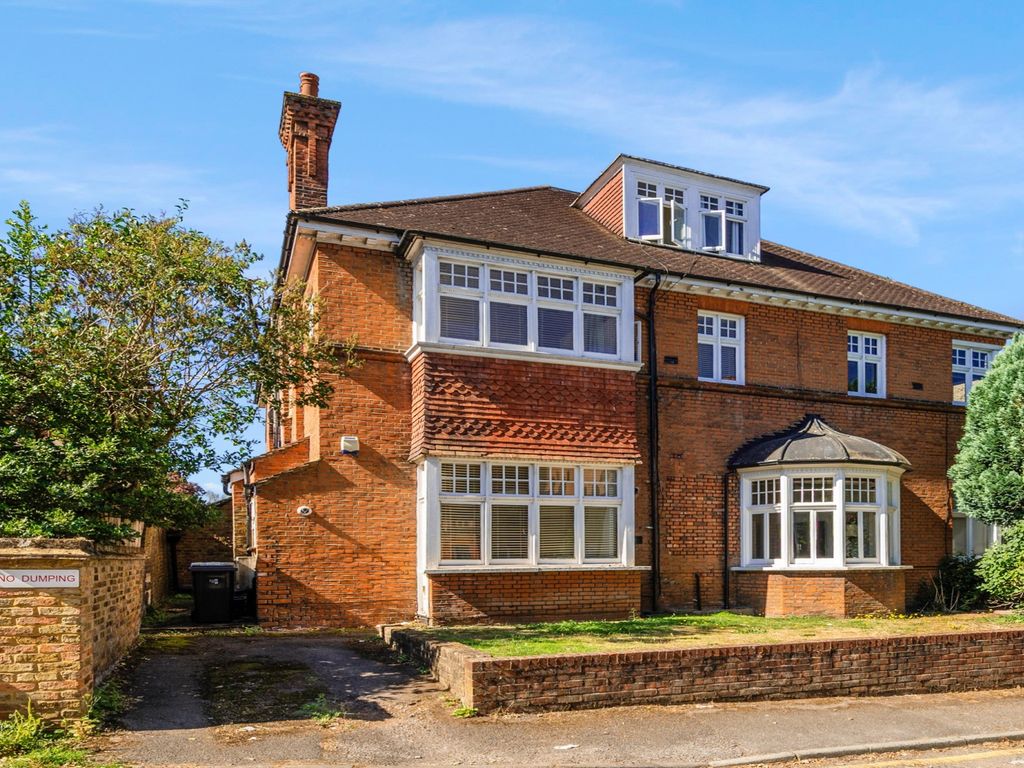 2 bed flat for sale in Claremont Gardens, Surbiton KT6, £325,000 Zoopla
