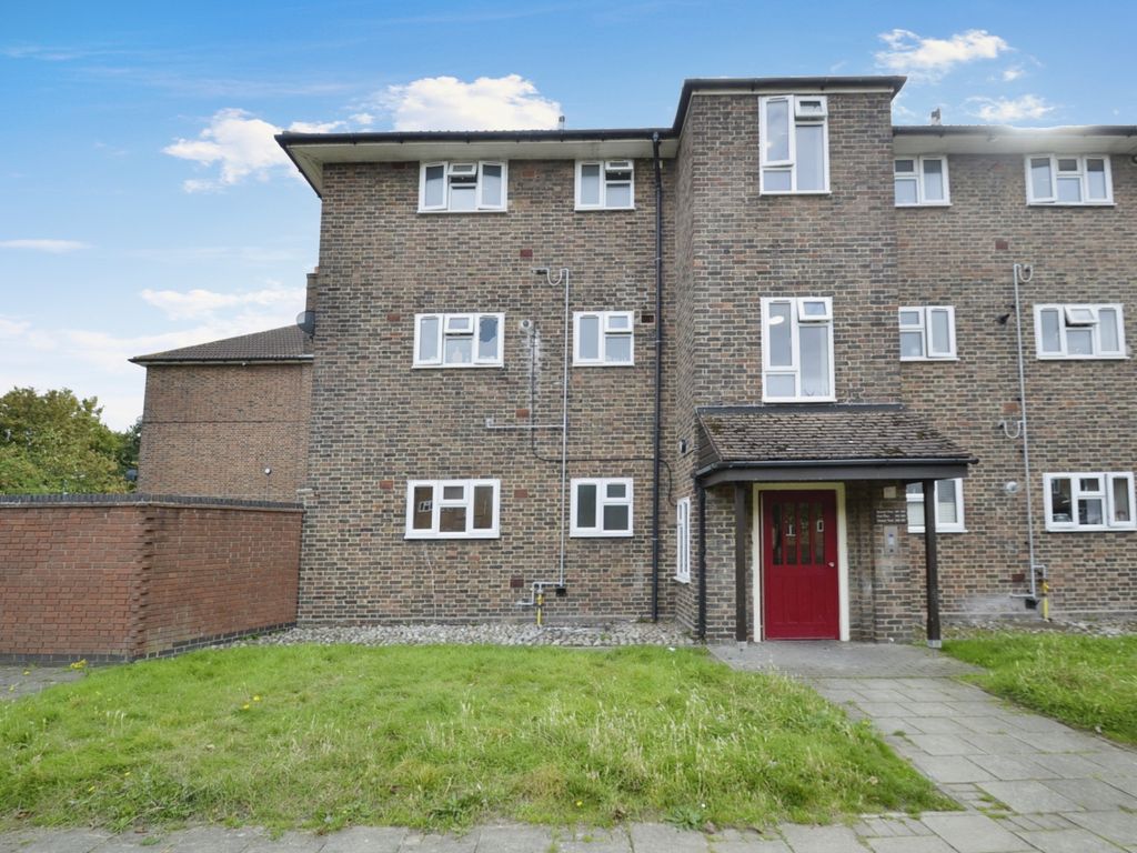 1 bed flat to rent in Broxburn Drive, South Ockendon, Essex RM15, £900