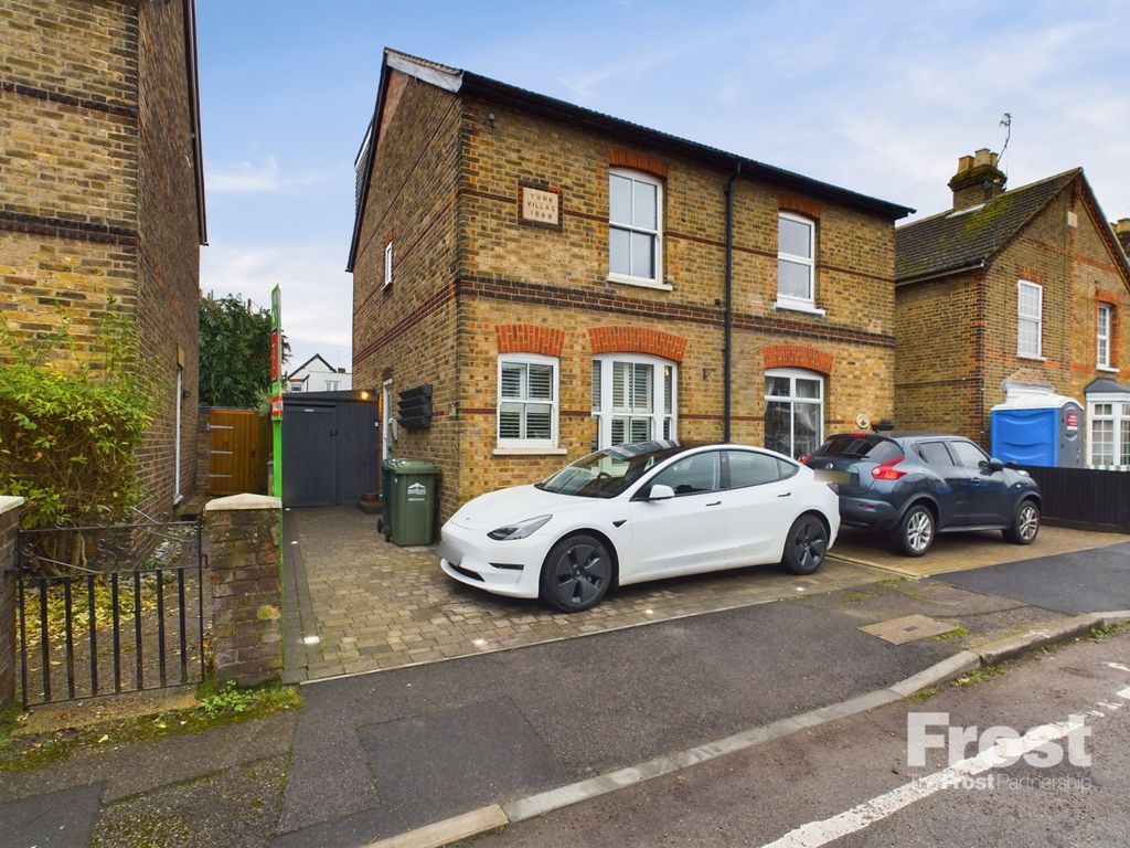 4 bed semidetached house for sale in Bremer Road, StainesUponThames
