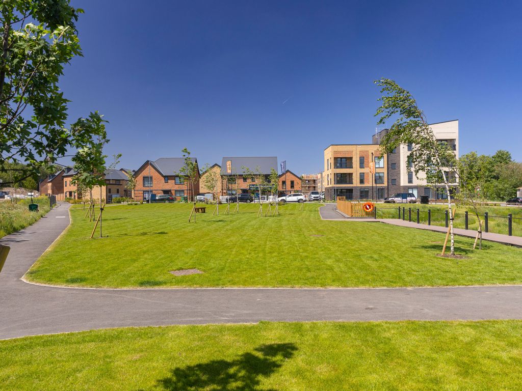 New home, 4 bed semidetached house for sale in Whiting Avenue