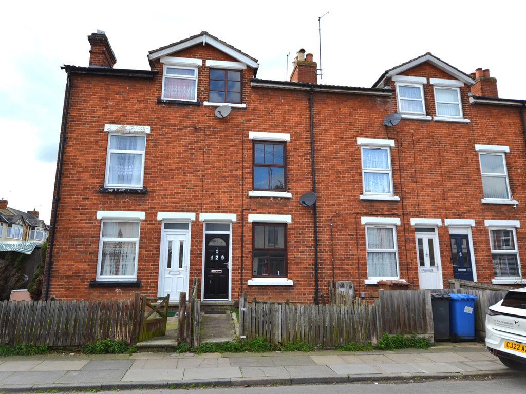 3 bed terraced house to rent in Wallace Road, Ipswich IP1, £895 pcm