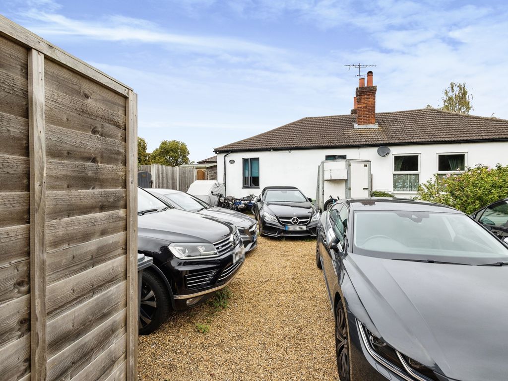 3 bed bungalow for sale in Worplesdon Road, Guildford, Surrey GU3, £510,000 Zoopla