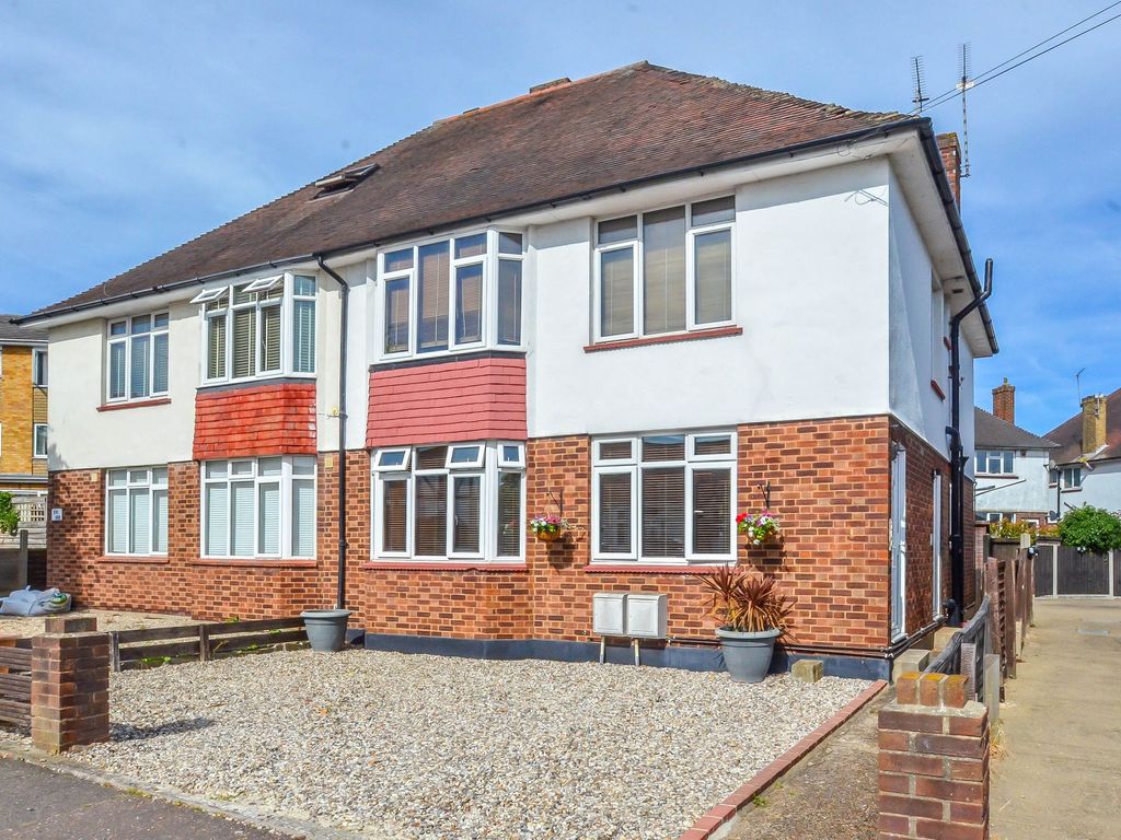 2 bed flat for sale in Herschell Road, LeighOnSea SS9 Zoopla