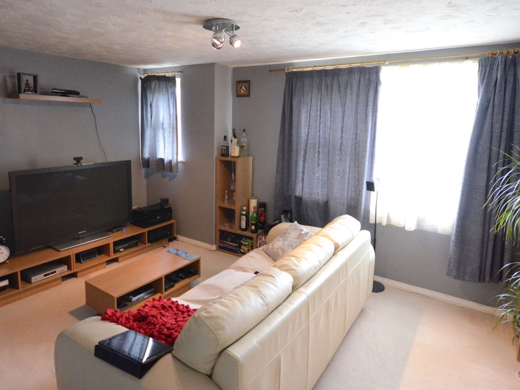 2 bed flat to rent in Elm Park, Reading RG30, £1,350 pcm Zoopla