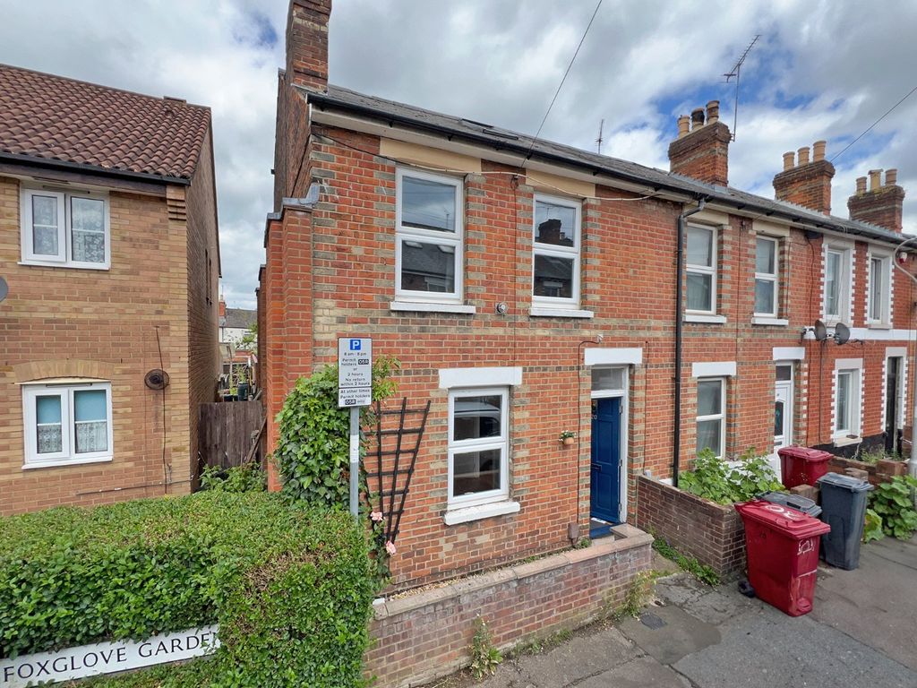 3 bed terraced house for sale in Stanley Grove, Reading RG1, £350,000