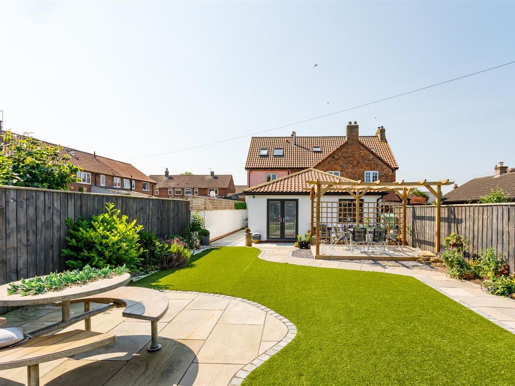 6 bed semidetached house for sale in Farndon Cottages, Romanby