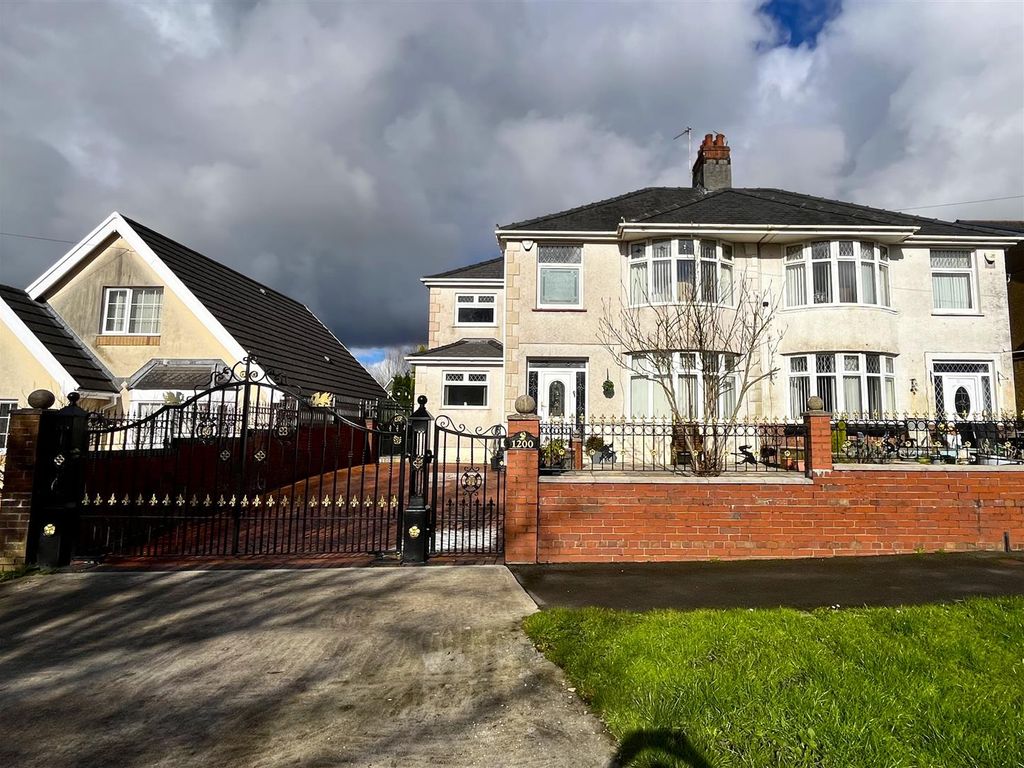 4 bed semidetached house for sale in Carmarthen Road, Fforestfach