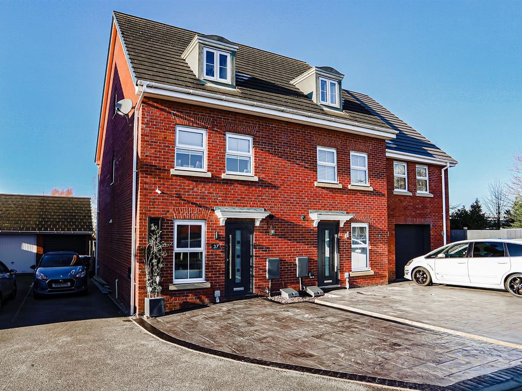 3 bed town house for sale in Hazelmere Avenue, Buckshaw Village
