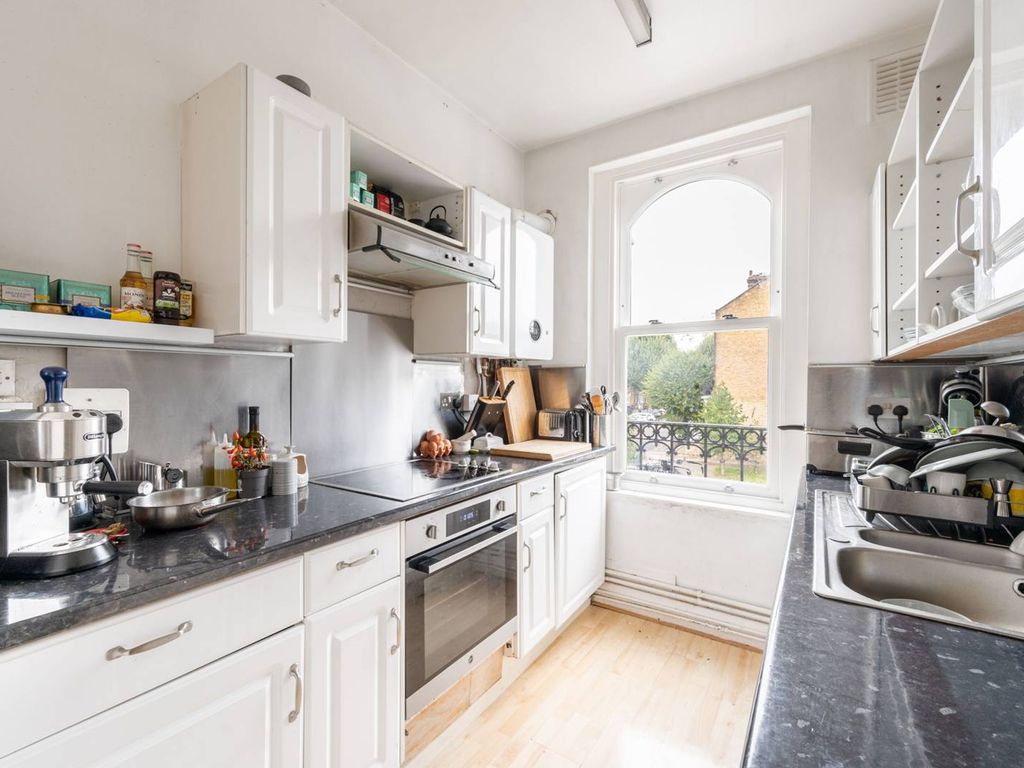 1 bed flat to rent in Talgarth Road, Barons Court, London W14, £1,846