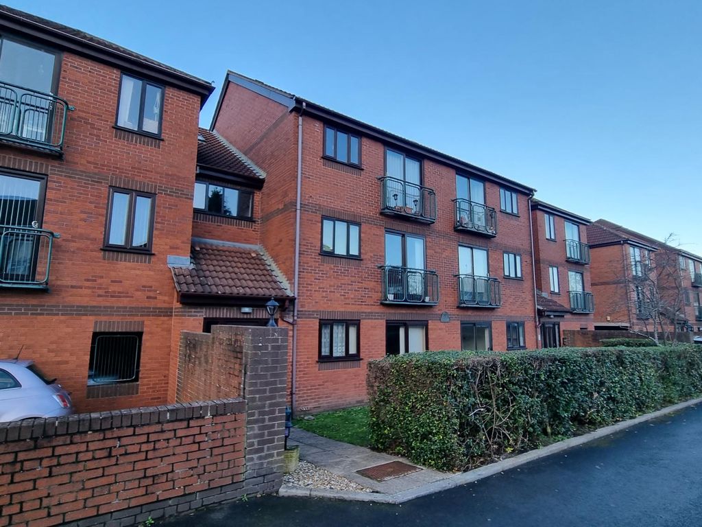 2 bed flat to rent in Beechmount Grove, Hengrove, Bristol BS14, £950