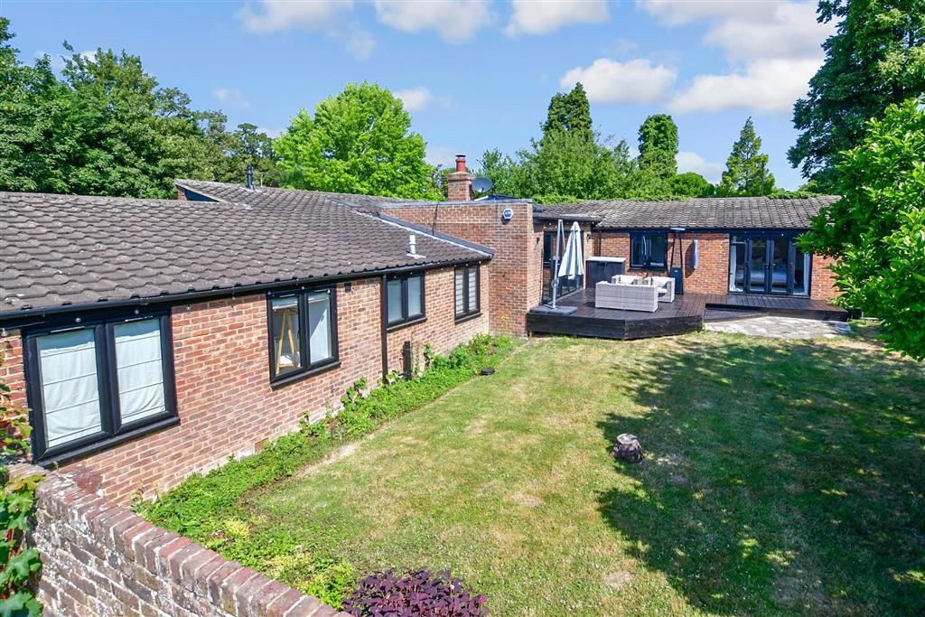4 bed detached bungalow for sale in Upper Mill, Wateringbury, Maidstone