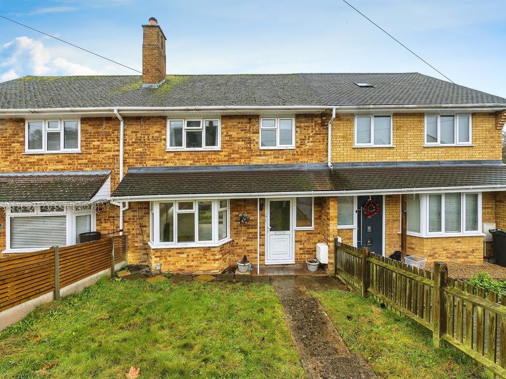 3 bed terraced house for sale in Frimley Road, Hemel Hempstead HP1, £