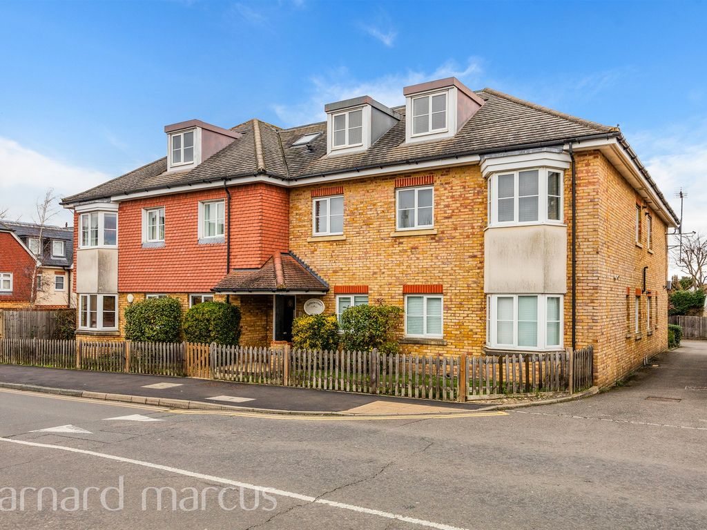 2 bed flat for sale in Windmill Lane, Epsom KT17, £375,000 Zoopla