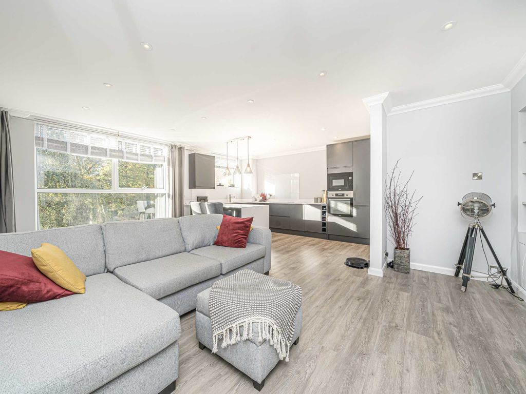 2 bed flat to rent in Ellesmere Road, Weybridge KT13, £1,600 pcm Zoopla