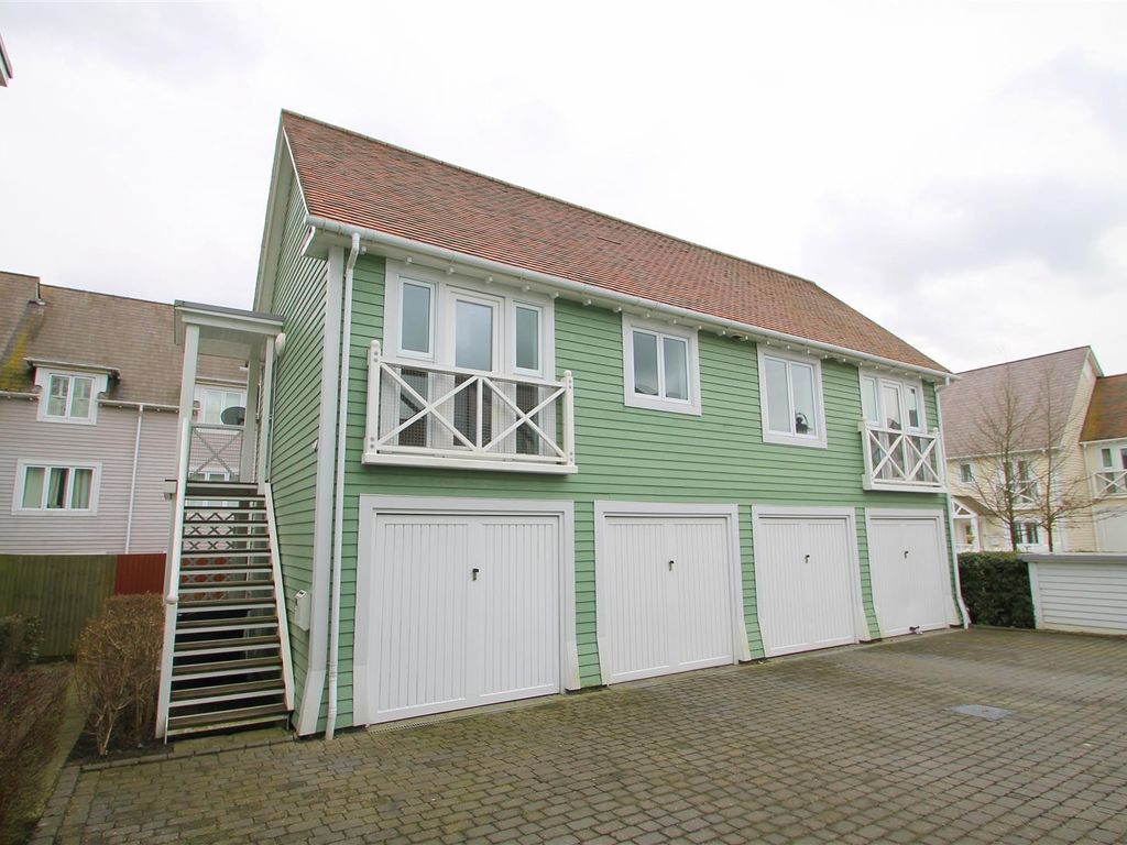 2 bed detached house to rent in Crossfield Walk, Snodland ME6 Zoopla